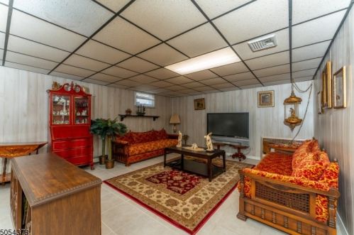 41 Mt Pleasant Ave, West Paterson NJ  07424-2734 exterior