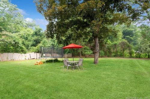 5 Pamela Dr, Wallingford CT  exterior