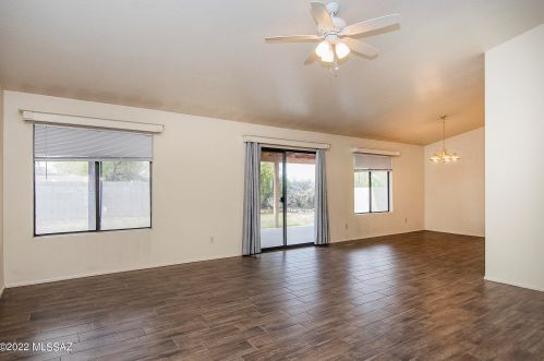 8136 Carbury Way, Tucson, AZ 85747-9226