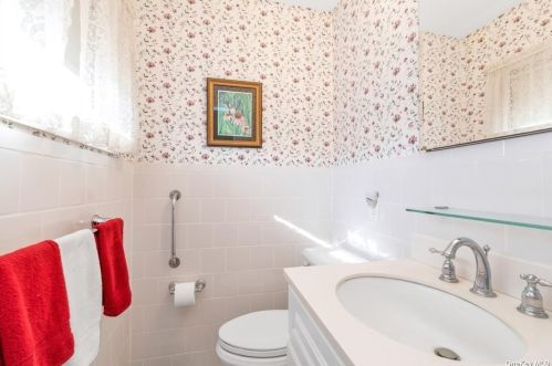 11 Adams St, East Rockaway NY  11518-1705 exterior