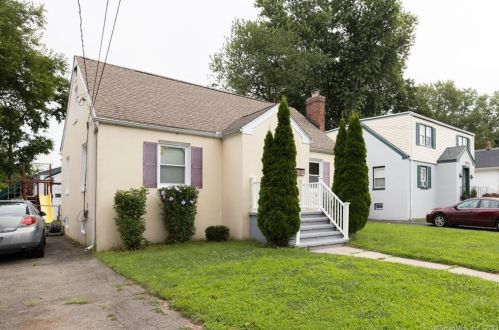204 Cityview Ave, Bridgeport, CT 06606-2567