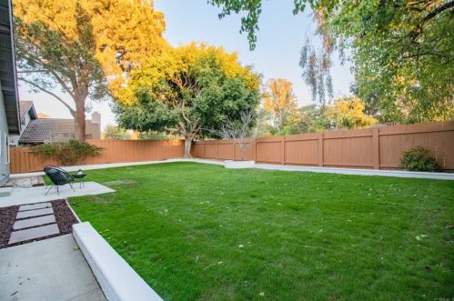 1527 Linda Sue Ln, Encinitas CA  92024-2424 exterior