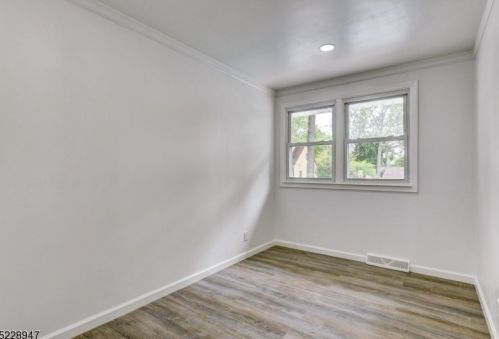 124 Camden Rd, Parsippany NJ  07054-3107 exterior