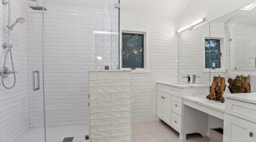 132 Woodland Dr, Pleasantville NY  10570-3612 exterior