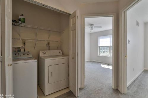 8149 Cross Creek Cir, Breinigsville PA  18031-1330 exterior