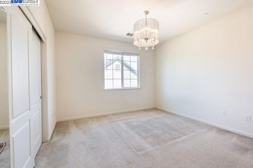 6790 Mariposa Ln, Pleasanton CA 94568-4214 exterior