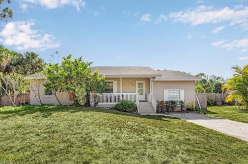 400 Castle Dr, Naples, FL 34119-2902