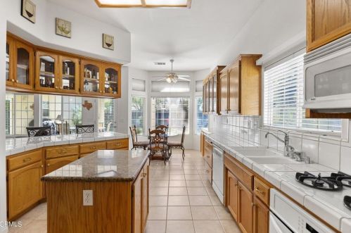 408 Calle Manzana, Bakersfield CA 93314-4247 exterior