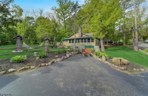 9 Woodside Dr, West Milford Lakes, NJ 07480-4246