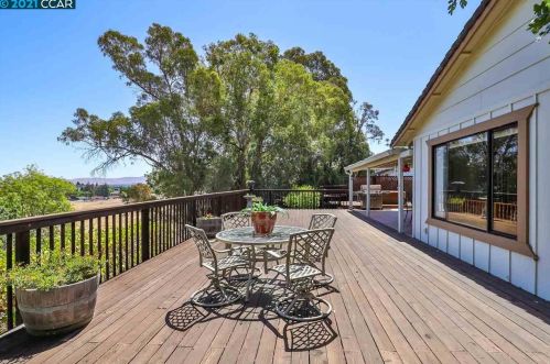 1030 Pine Meadow Ct, Pacheco CA  94553-4739 exterior