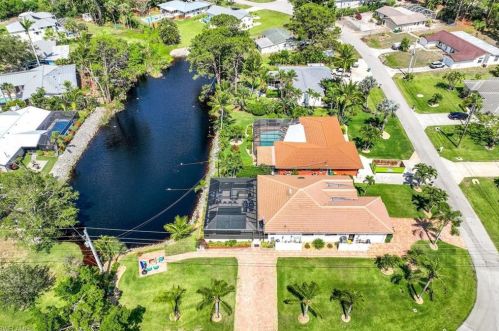 999 Valley Dr, Bonita Springs FL  34134-7438 exterior