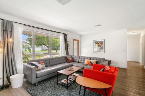852 13th Ave, Boynton Beach, FL 33426-2945