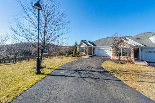 24 Silicon Dr, West Paterson NJ  07424-4225 exterior