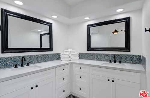 54404 Avenida Madero, La Quinta CA  92253-3620 exterior
