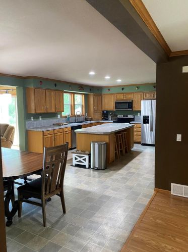 1221 Franklin Dr, Cleveland, WI 53015-1507