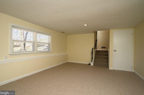 16 Gloucester Ln, Trenton NJ  08618-1006 exterior