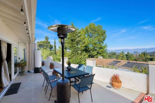 3768 Royal Meadow Rd, Van Nuys, CA 91403-4829