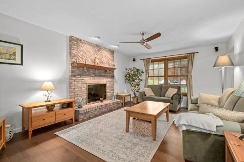 130 Maplevue Dr, Beaver Falls PA  15010-1475 exterior