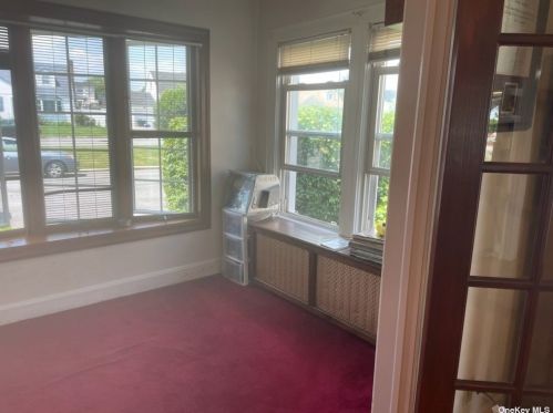 10 Maple Dr, North Lindenhurst NY  11757-1308 exterior