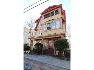 54 Warren St, Meriden, CT 06450-3326