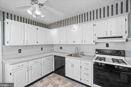 366 Clements Bridge Rd, Runnemede NJ  08078-1919 exterior