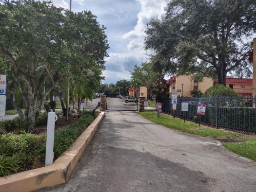 2854 Powers Dr, Orlando, FL 32818-3153