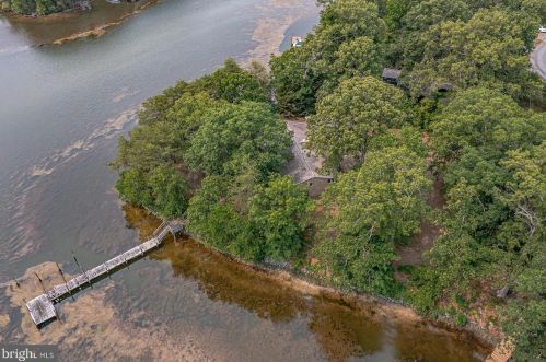 26 Mount Holly Ct, Montross VA  22520-4110 exterior