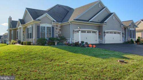 413 Carmella Dr, Navy Sup Dpt, PA 17050-3718