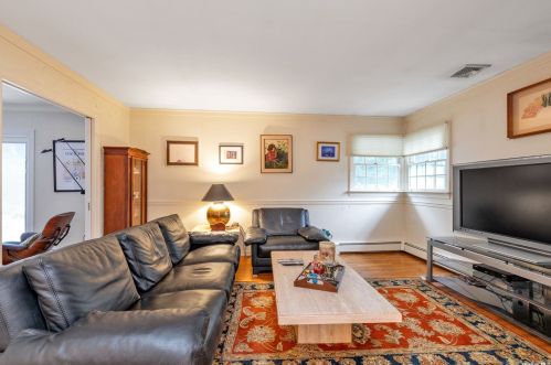 215 Vernon Valley Rd, Elwood NY  11731-1154 exterior