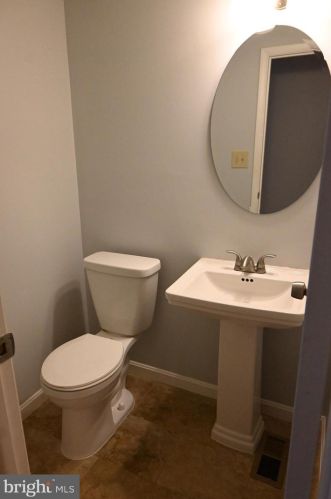 2308 Whitetail Ct, Herndon VA  20191-3018 exterior