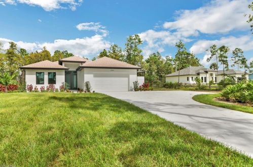 2585 37th Ave, Naples, FL 34120-7492