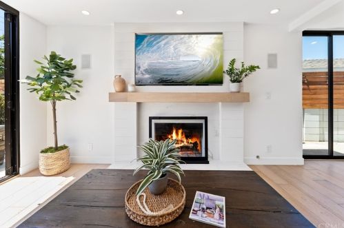 117 Harvard Ln, Seal Beach CA  90740-2508 exterior