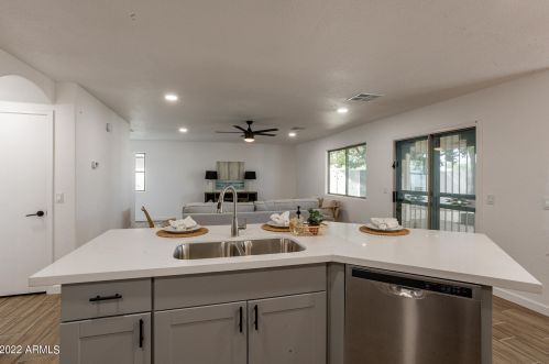 21223 30 Ave, Phoenix AZ 85041-9303 exterior