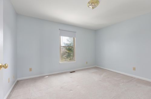 8526 Woodcreek Dr, Florence KY  41042-8237 exterior