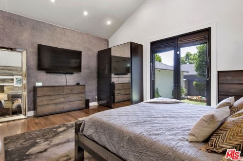 12202 Hartsook St, North Hollywood CA  91601-3961 exterior