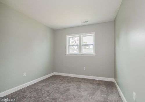 317 Sheridan Dr, New Castle DE  19720-2144 exterior