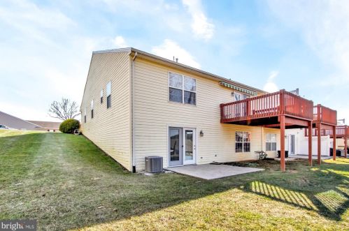 142 Furlong Way, Red Lion PA 17356-8775 exterior