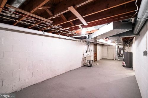 415 Liberty St, Charles Town WV  25414-1827 exterior