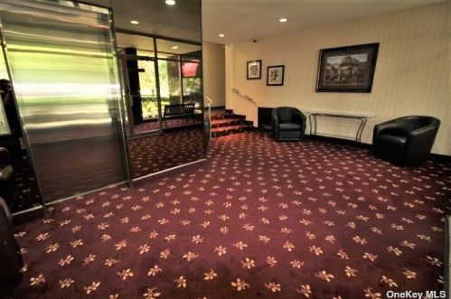 463 Summit Ave, Cedarhurst, NY 11516-1543