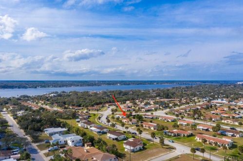 695 Flamingo Dr, Ormond Beach FL 32176-7767 exterior