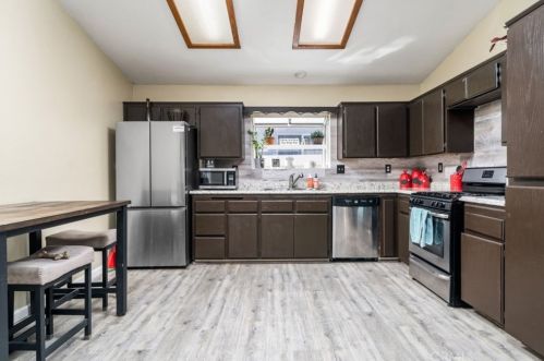 593 Award Dr, Colton CA 92324-2674 exterior