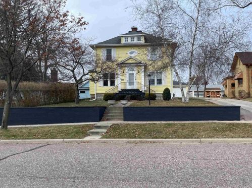 1013 Oak Ave, Tomah, WI 54660-1950