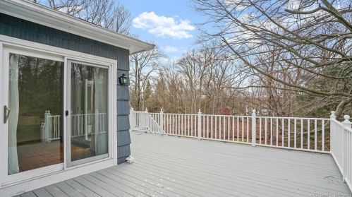 75 Nubel Ln, New Canaan CT  06840-6913 exterior