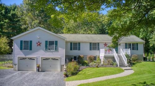 26 Newton Dr, Middletown, NY 10940-7419