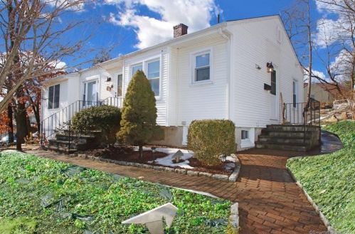 7 Sunrise Nook, Waterbury, CT 06708-2410