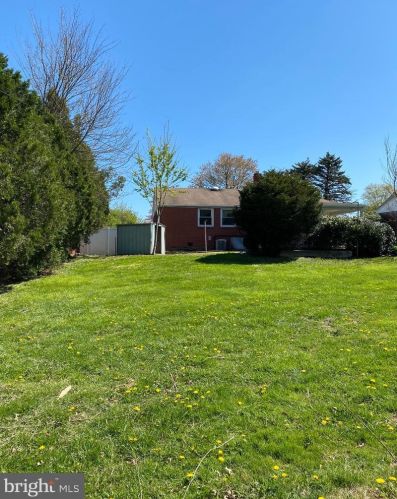 12 Colonial Dr, Norristown PA  19401-1803 exterior