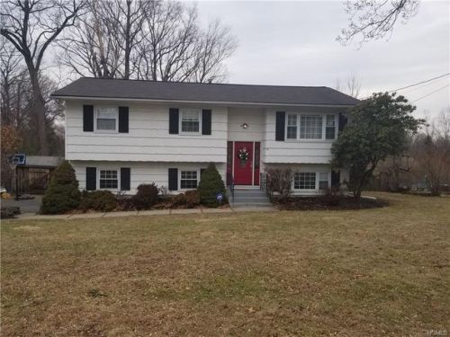 3 Garnet Ln, Congers, NY 10920-2106