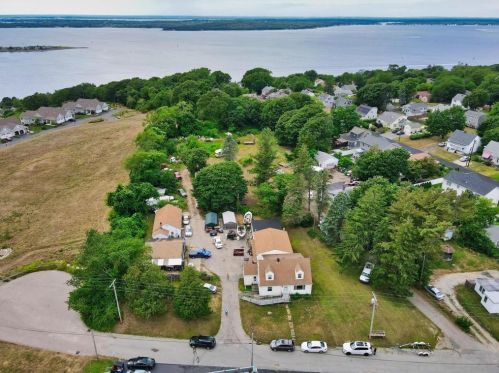 857 Main Rd, Tiverton, RI 02878-1336