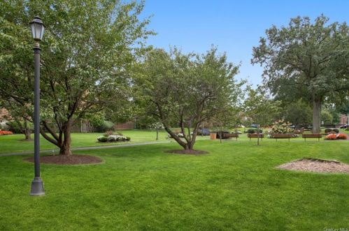 185 Bryant Ave, White Plains, NY 10605-2716
