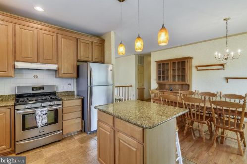 8931 Dennis Ct, Bristow, VA 20136-1031